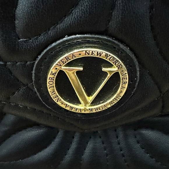 Luxurious Black Quilted Crossbody Bag with Gold Accents Vera New York - Picture 6 of 7
